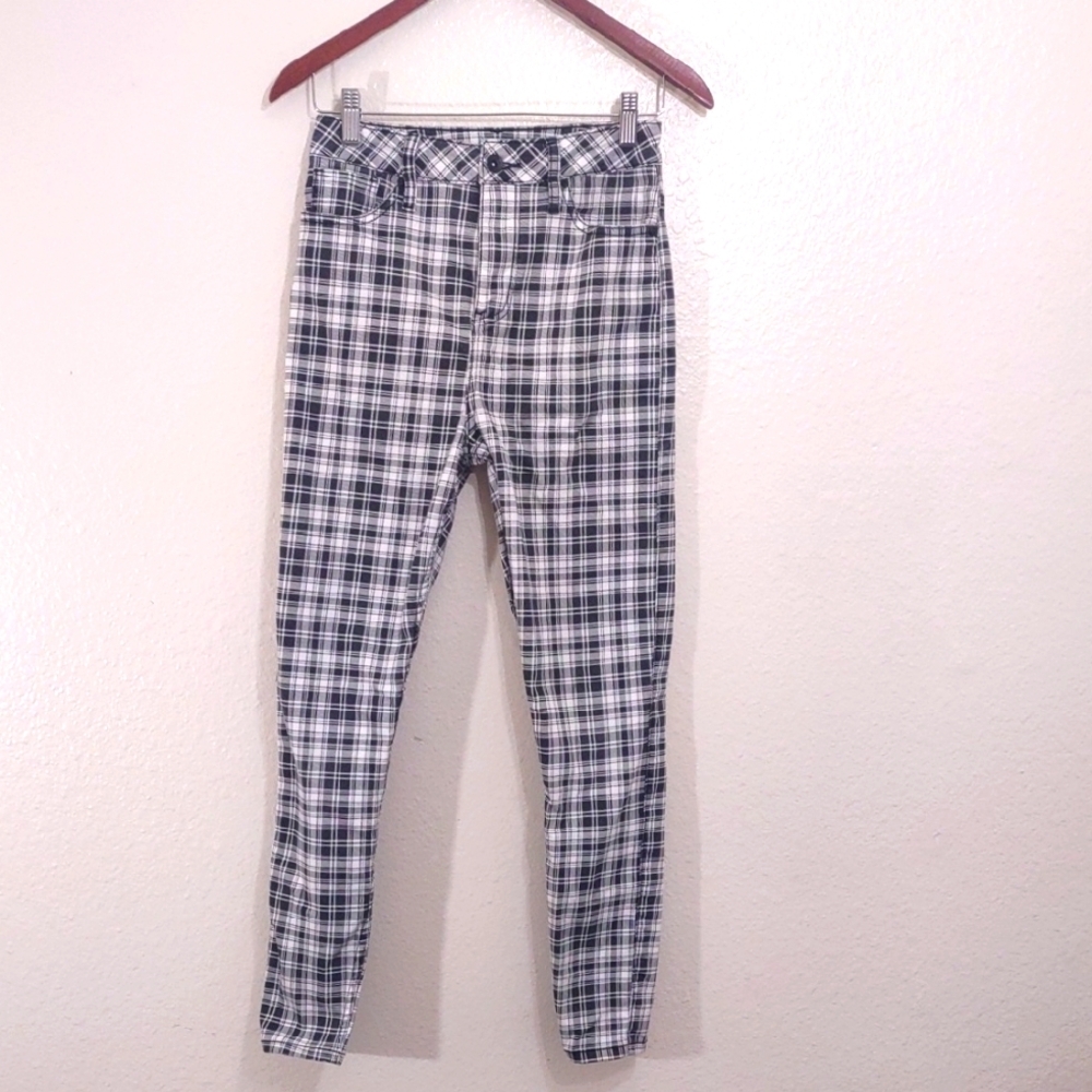 SLIGHTLY USED HT DENIM ULTRA HI RISE JEGGINGS SIZE 9 PLAID WHITE AND BLACK